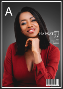 Portrait de Hapsatou Sy, femme d'affaires et CEO de Hapsatou Sy Shop, posant avec un sourire confiant.