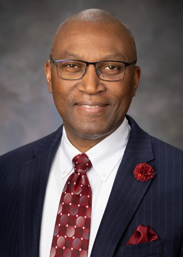 Portrait du Dr Oluyinka Olutoye, chirurgien nigérian pionnier de la chirurgie prénatale, reconnu pour avoir sauvé des vies avant la naissance.